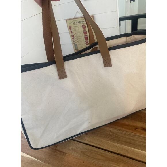 Santa Barbara Designs Honeymoon Vibes Canvas Bag with Leather straps - Picture 8 of 8